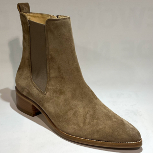 Beige korte laarzen met hak in suedelook